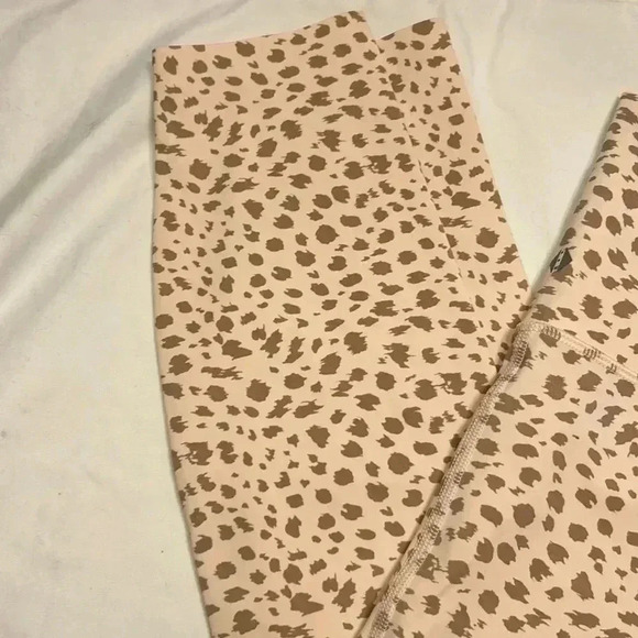 Cream Leopard Print Women's Leggings - Picture 3 of 5